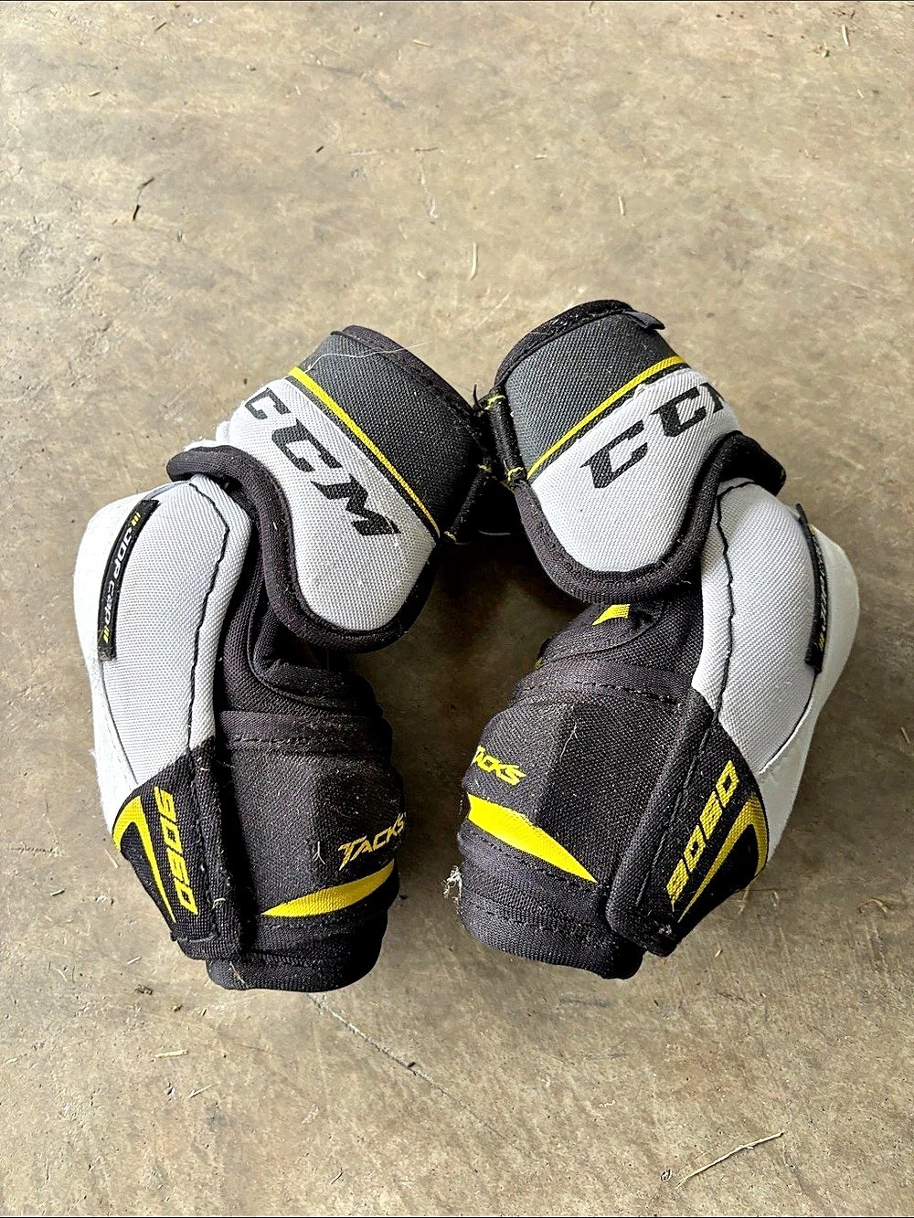 CCM TACKS 9060 Junior Elbow Pads MD